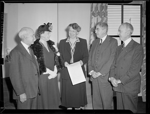 Mrs. F. D. Roosevelt at Hotel Statler on plans for a United Nations rally - L to R: Allan Forlies, Robert W. Lovett, Philips Ketchum, Carl T. Keller