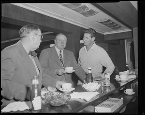 Ted Williams at sportswriters dinner, Fenway