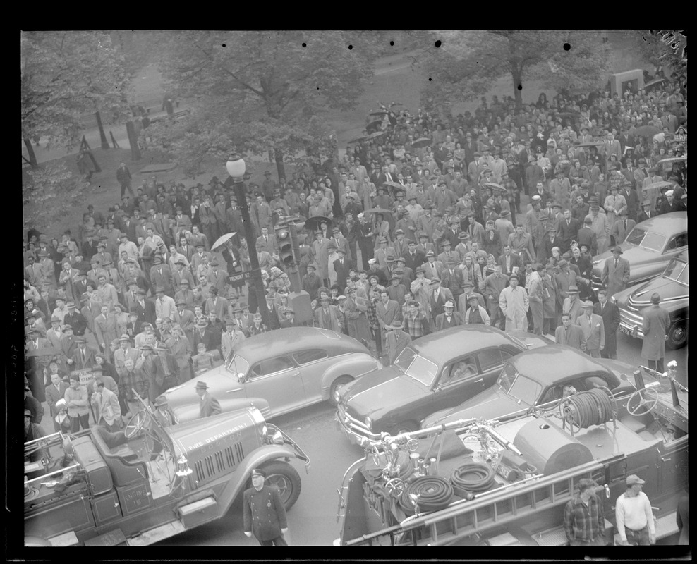 Fans in front of Herald-Traveler