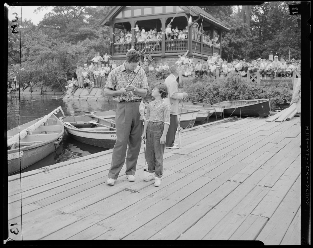 Ted Williams talks fishing with young girl - Digital Commonwealth