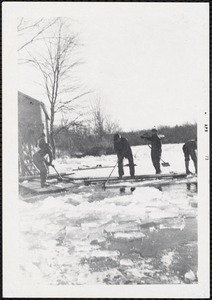 Harvesting ice, Londs Mill Pond, Mill Street, So Wey
