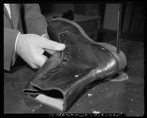 Footwear, repair process, heels