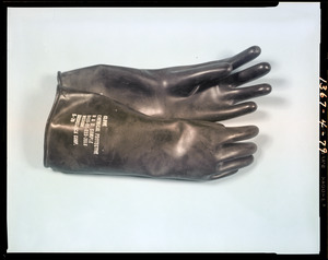 Glove, chemical protective, R & D sample, 8415-01-033-3518, medium, Brunswick Corp. 5-79