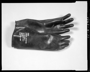 Glove, chemical protective, R & D sample, 8415-01-033-3518, medium, Brunswick Corp. 5-79