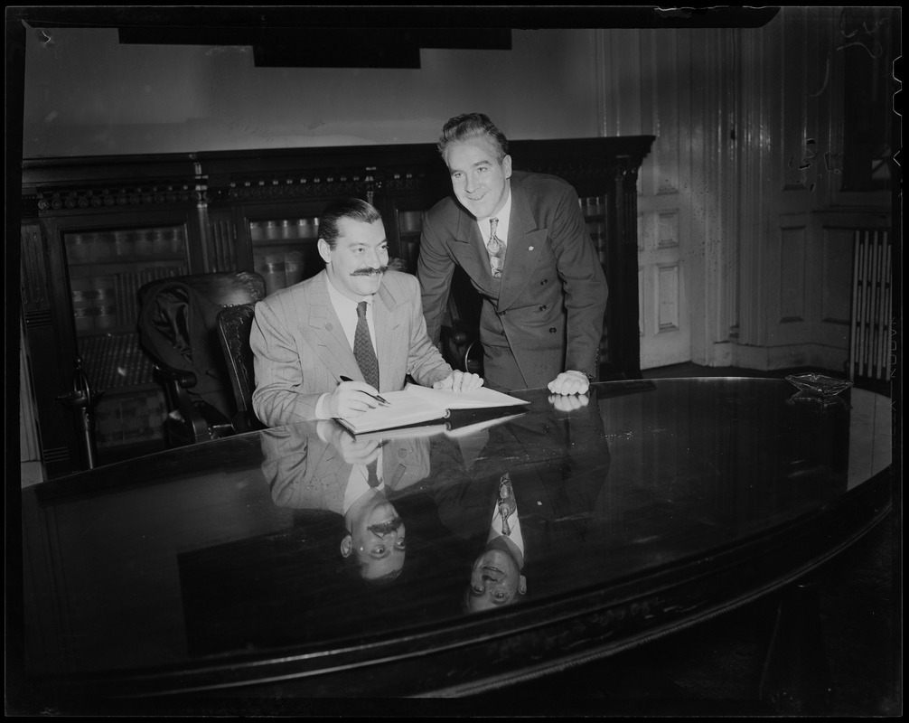 Jerry Colonna seated, with acting Mayor of Boston John E. Kerrigan