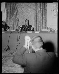 Governor Wallace addresses the room of newsmen at the Sheraton-Plaza Hotel