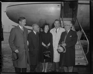 A man, Louis Stone, Mrs. Paul T. White, Henry Jackson, and Middlesex County Sheriff Howard Fitzpatrick (L-R), pose after Senator Henry Jackson deplanes