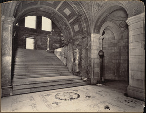 Central building. Entrance and stairway