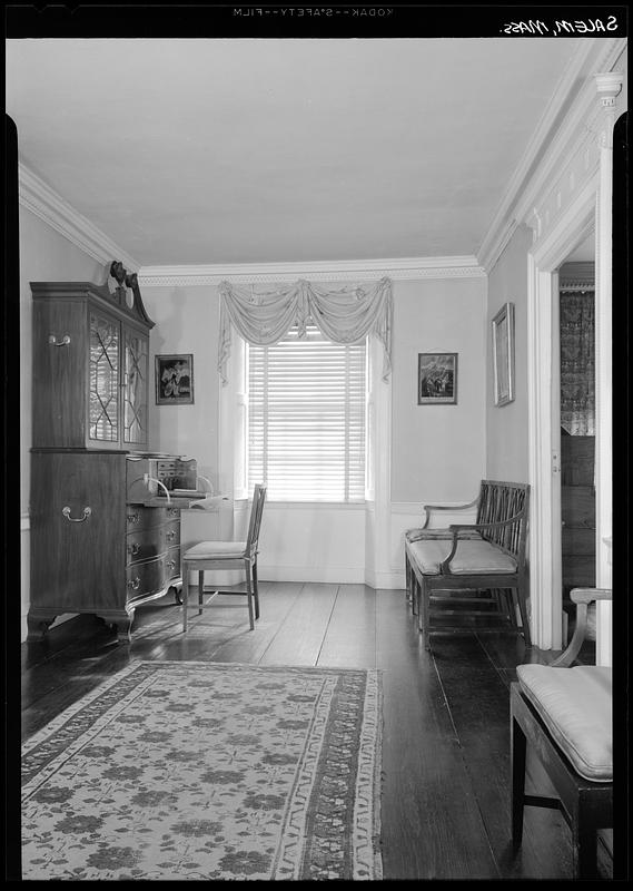 Peirce-Nichols House, Salem: interior, upstairs hallway