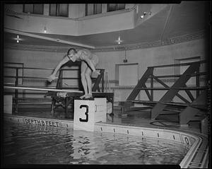 SC swimmer on the starting block