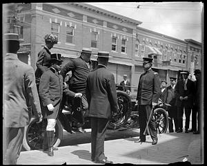 President Taft and his wife Helen getting out of an automobile