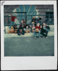 Bren, Sara, Chris, Matt and Dana with carved pumpkins, Newtowne Court, 1978