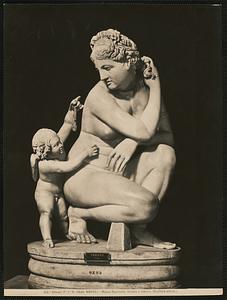 Napoli - Museo Nazionale. Venere e Amore. (Scultura antica)