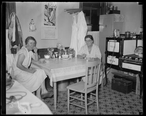 Lill & Minnie in the kitchen