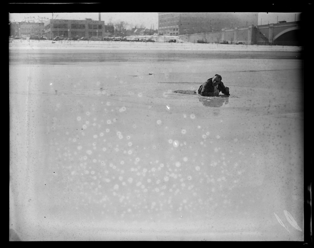 Leslie Jones fooling around on frozen Charles River