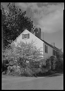 Marblehead, Mass.: Middle Street, flat iron house