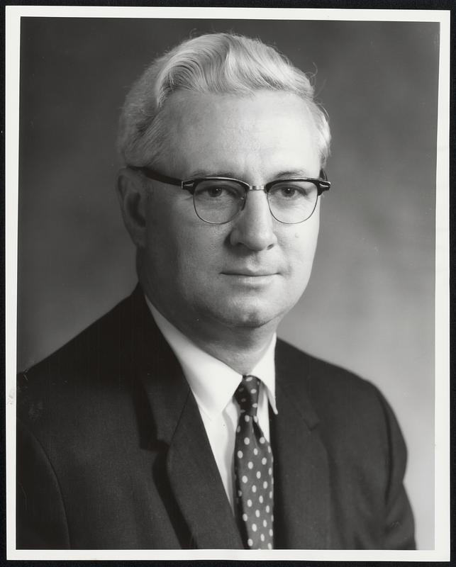 Robert L. Abare, of 5 Captain Brown Lane, Acton, Regional Manager of the Interstate Commerce Commission, John F. Kennedy Federal Building, Boston, has been elected Chairman of the Federal Executive Board, composed of heads of Federal agencies in the New England region.