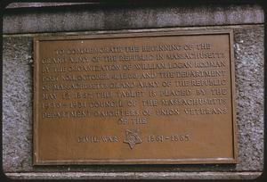 Plaque on statues in Common