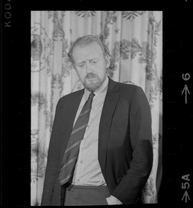 British actor Nicol Williamson makes an apology for walking off stage during a performance of Hamlet at a press conference