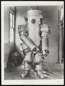 New Metal Suit Enables Diver to Work at 200 Feet Below Surface. A new all-metal diving suit has just been perfected by H. L. Bowdoin, of Whitestone, L. I., which, it is claimed, will enable a diver to descend 200 feet below the surface of the water with perfect safety. Mr. Dowdoin declares that he himself has gone down 200 feet and remained there for over forty-five minutes. The outfit weighs 1,400 pounds.