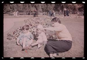 Maude Sanromá with two children