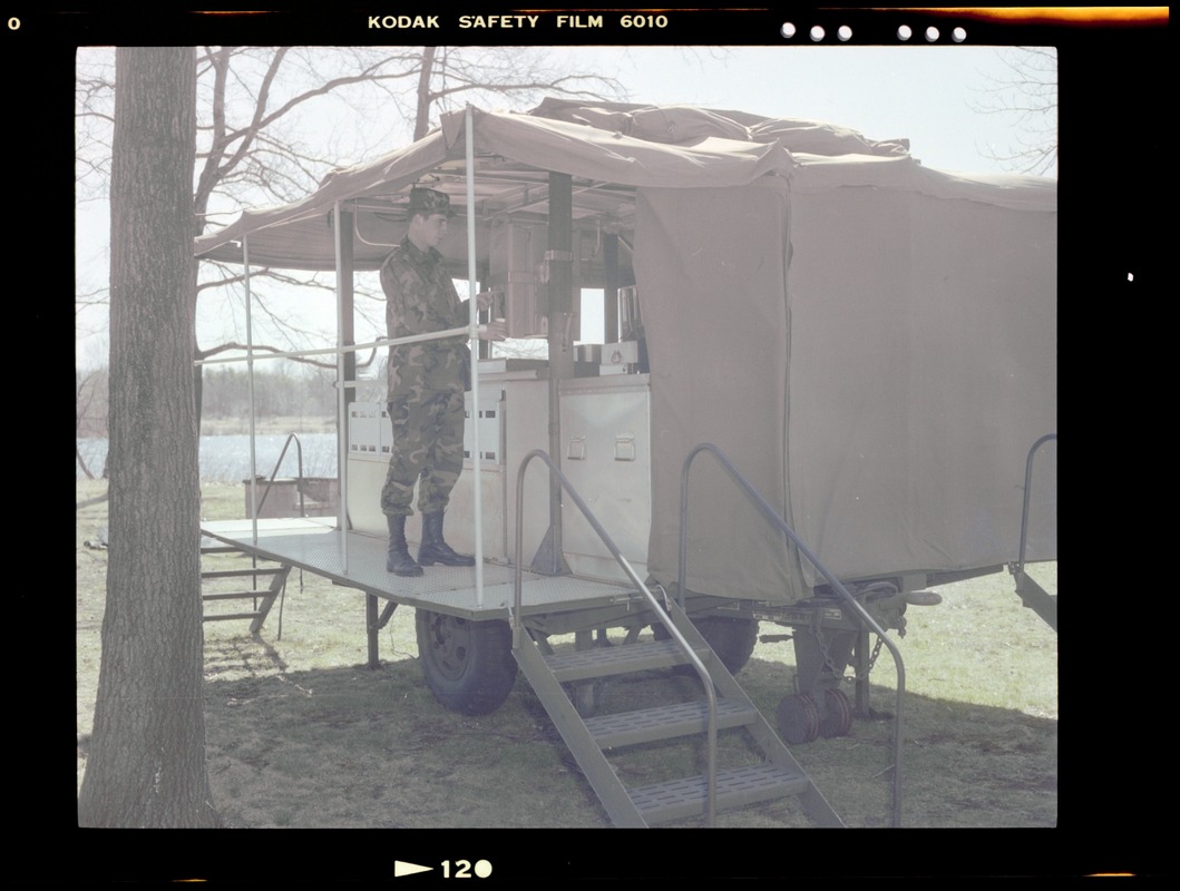 Food lab, mobil field kitchen trailor, M-75