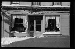Marblehead, antique shop, exterior window