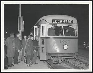 First car after the strike was over, leaving Cleveland Circle.