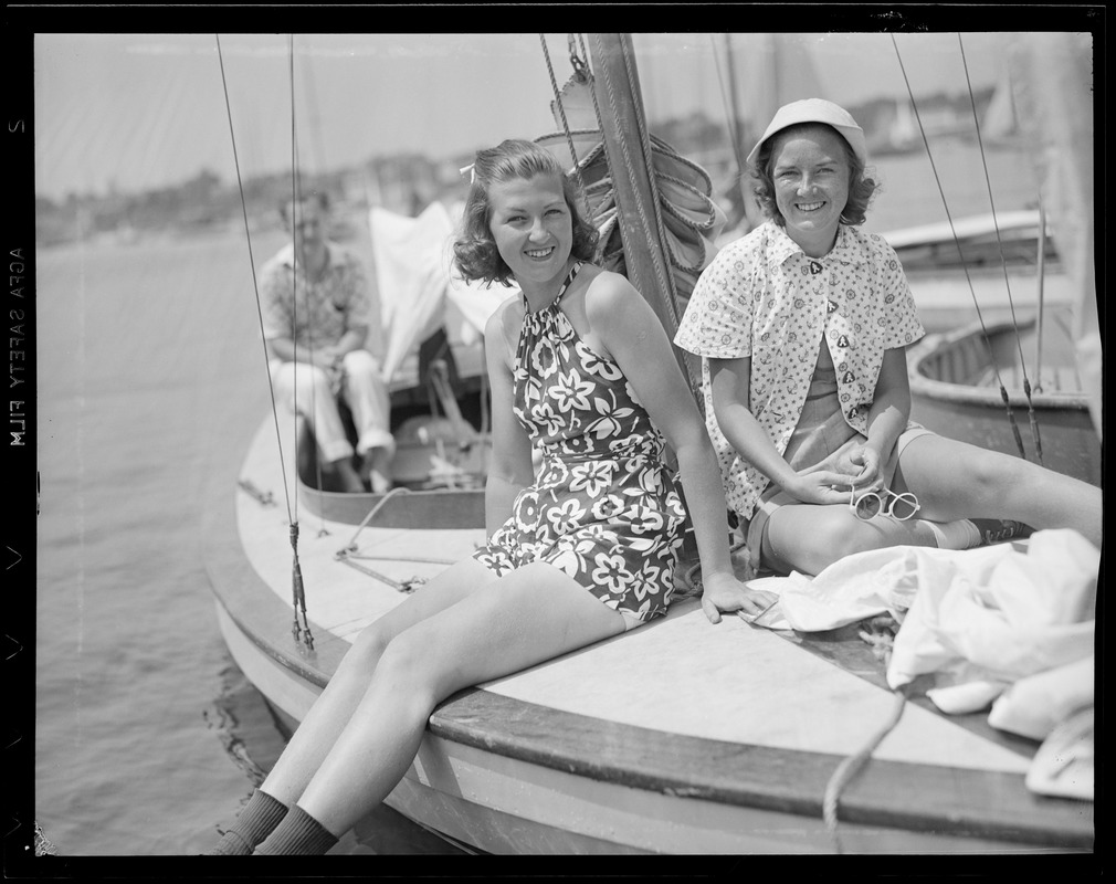 Girls yachting, Marblehead