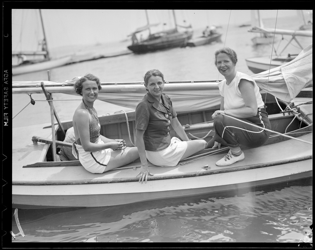 Girls yachting, Marblehead