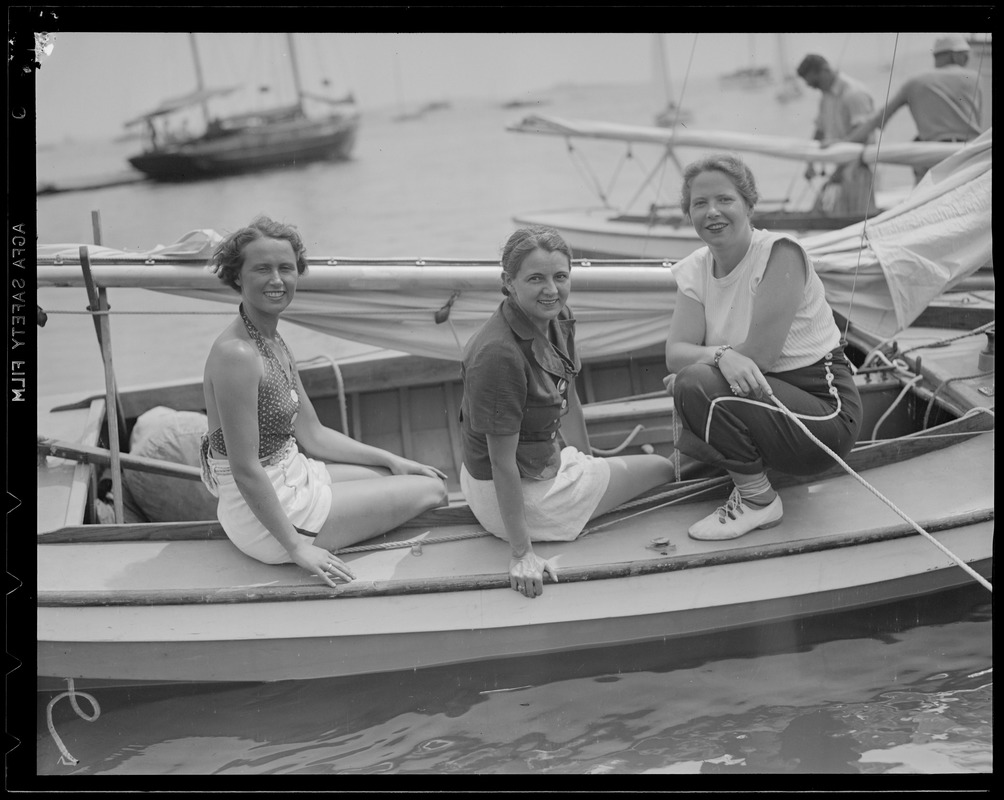 Girls yachting, Marblehead