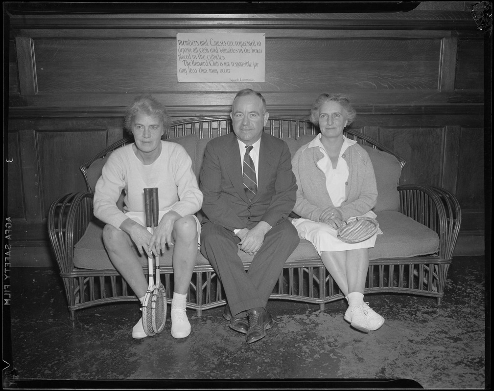 Eleonora Sears (left) and Hazel Wightman with gentleman at Harvard Club