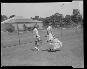 Woman tennis player at Longwood brings her baby
