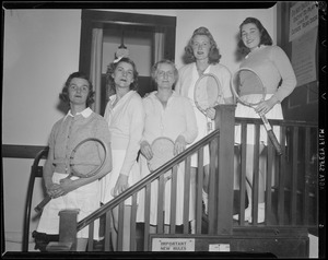 Hazel Wightman with four women players at Longwood