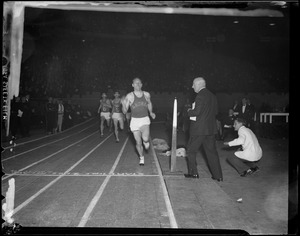 Kansas runner wins indoor race