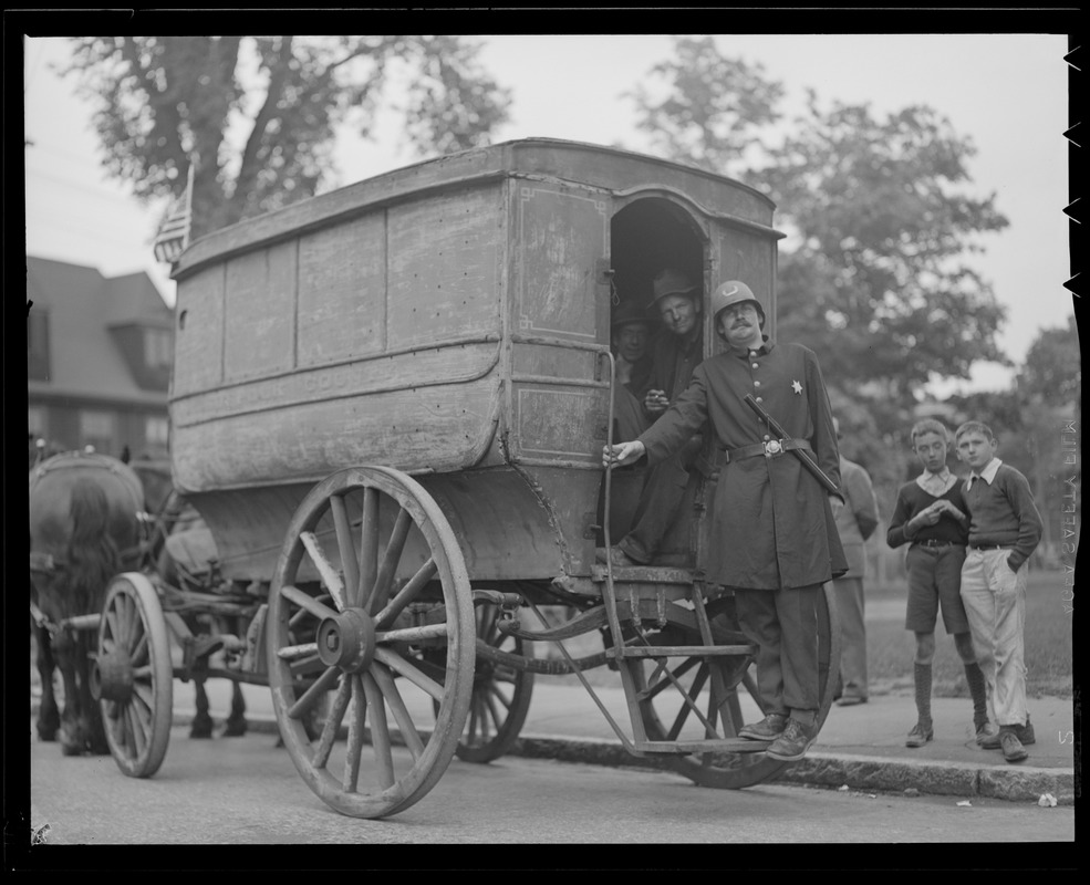 Parade of old fashioned carts and wagons - Digital Commonwealth