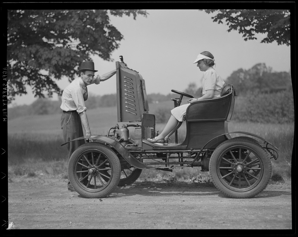 Antique autos on parade - Digital Commonwealth