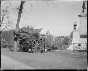 Captured German gun near soldiers and sailors monument on Common