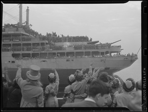 WWII: Liner loaded with men