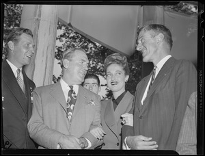 Mayor Tobin, Pat O'Brien, Dorothy Lamour and Leverett Saltonstall at the Parkman Bandstand in the Common for war bond drive
