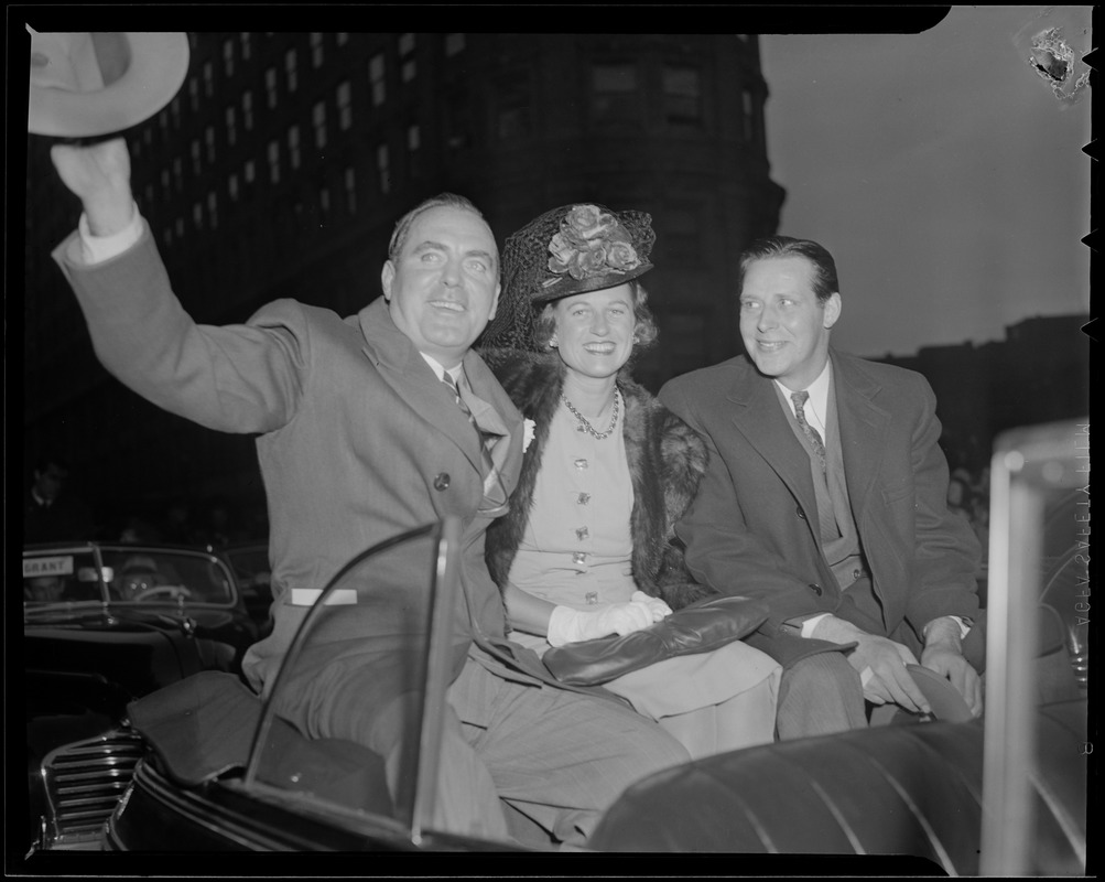 Stars parade in Cavalcade of Stars, in Boston