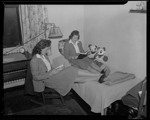 WWII: Girls reading, Franklin Square House