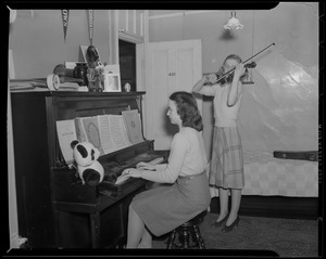 WWII: Girls making music, Franklin Square House