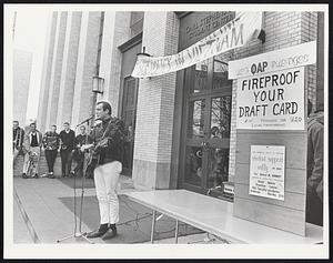 Northeastern Univ. Folk singer Dick Doherty at pro-Vietnam student rally