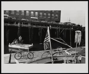 Houseboat family, Fort Point Channel