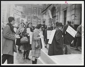 Pickets (Memorial Drive) --> in front of M.D.C.