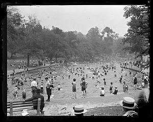 Kids swimming in Frog Pond, Boston Common