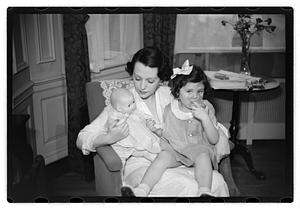 Bebe Daniels and family