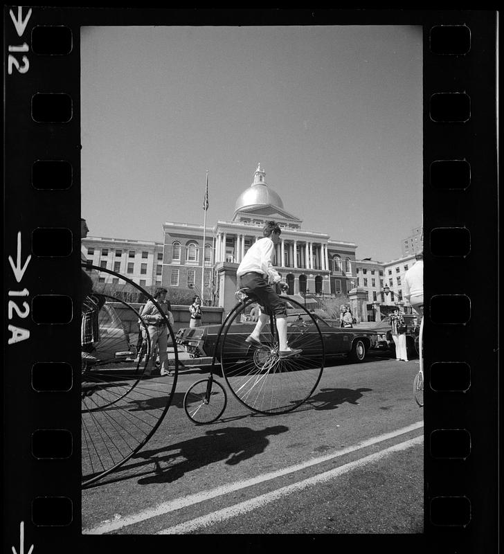 Velocipedes roll past State House, Boston