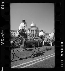Velocipedes roll past State House, Boston